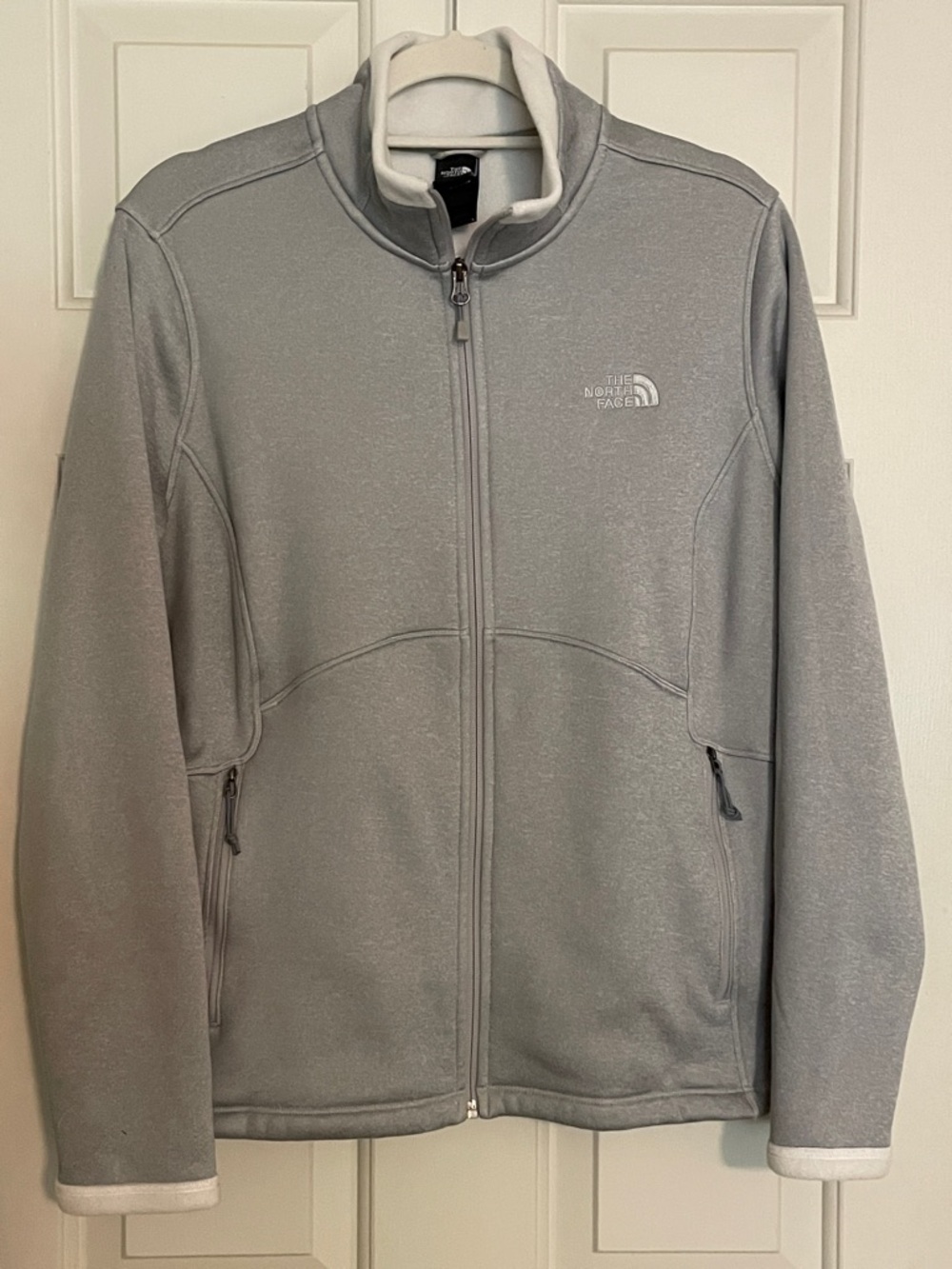The North Face Womens C656 Agave Gray/White Fleece Jacket